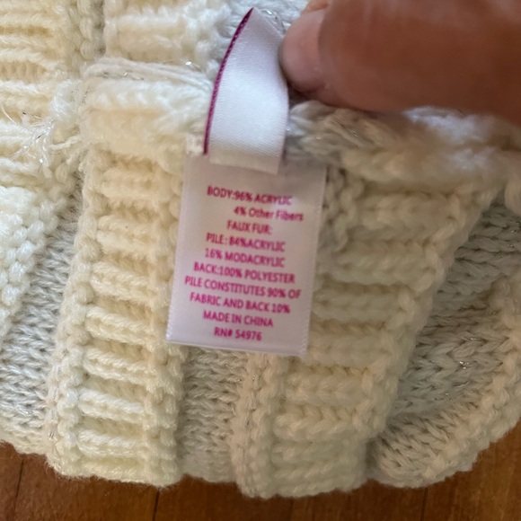 Kohl's Cream Knit Beanie with Silver Details - Picture 4 of 4